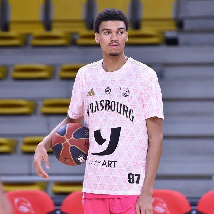 九游体育官方网站-马刺打造兄弟篮球？文班亚马弟弟20分8板4断 今年有资格参加选秀